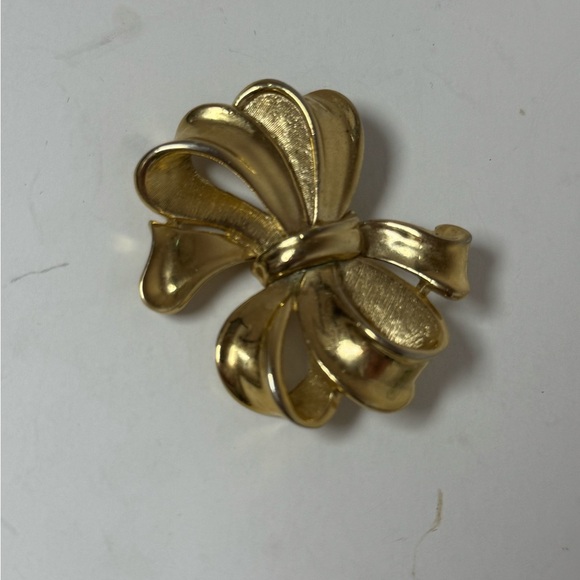 Trifari Gold Bow Brooch with Polished Finish - Picture 1 of 5
